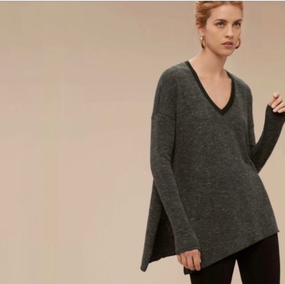 Wilfred Charcoal Heather V-Neck Long Sleeve Tee